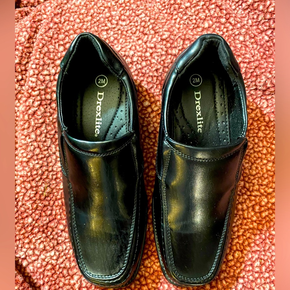 Boys size 2 Drexlite Dress Shoes